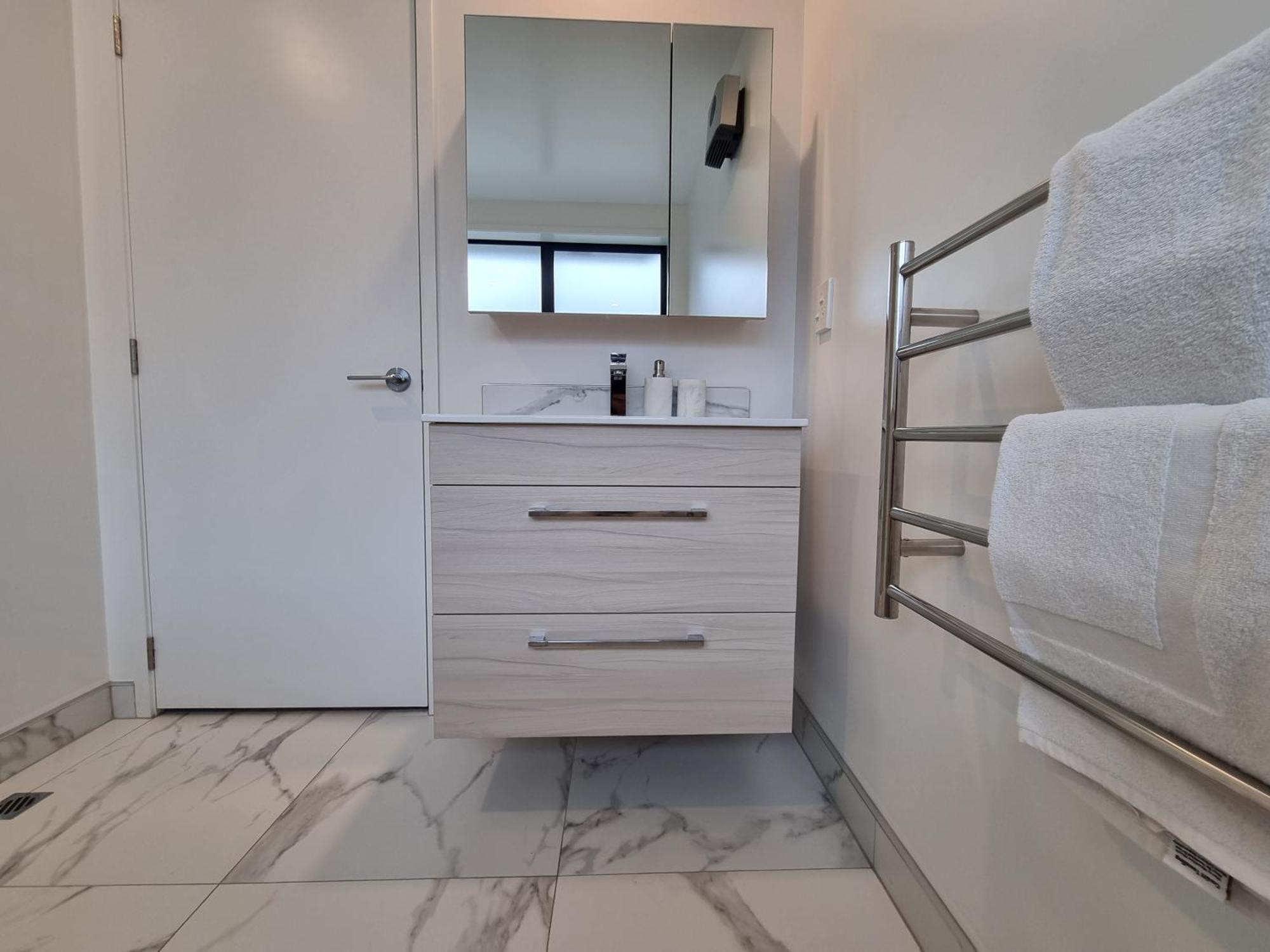 Cloud Nine Elegant Escape Awaits Apartment Крайстчърч Екстериор снимка